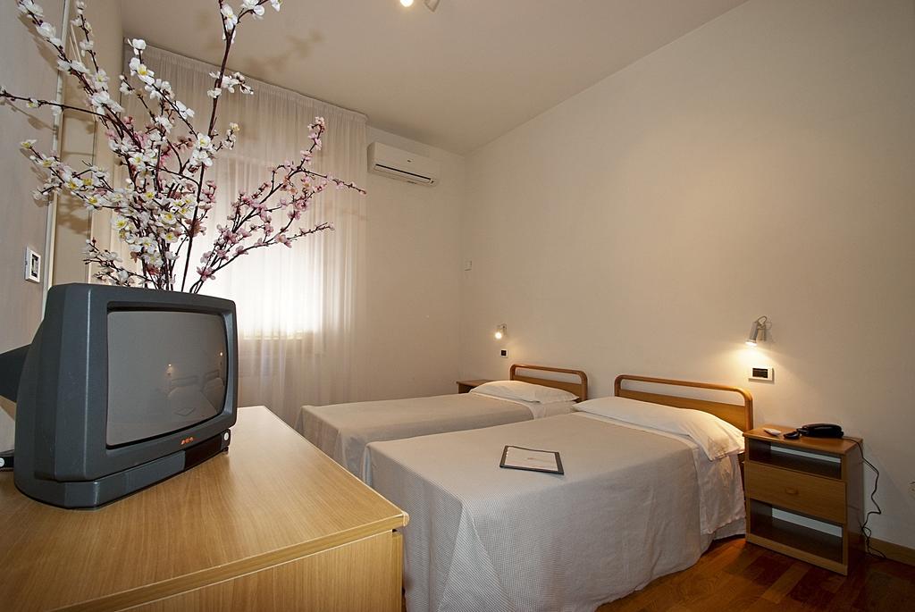 Hotel Mediterraneo Chianciano Terme Pokój zdjęcie