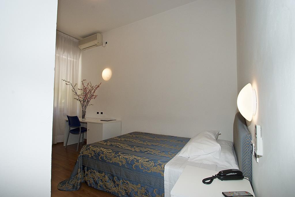 Hotel Mediterraneo Chianciano Terme Pokój zdjęcie