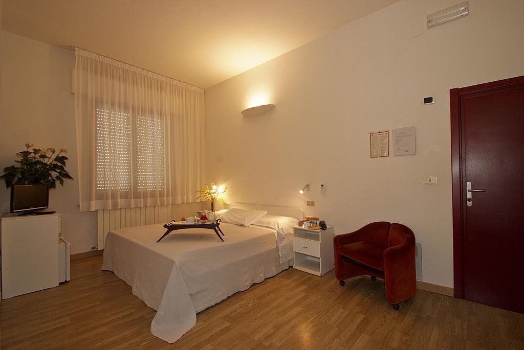 Hotel Mediterraneo Chianciano Terme Pokój zdjęcie